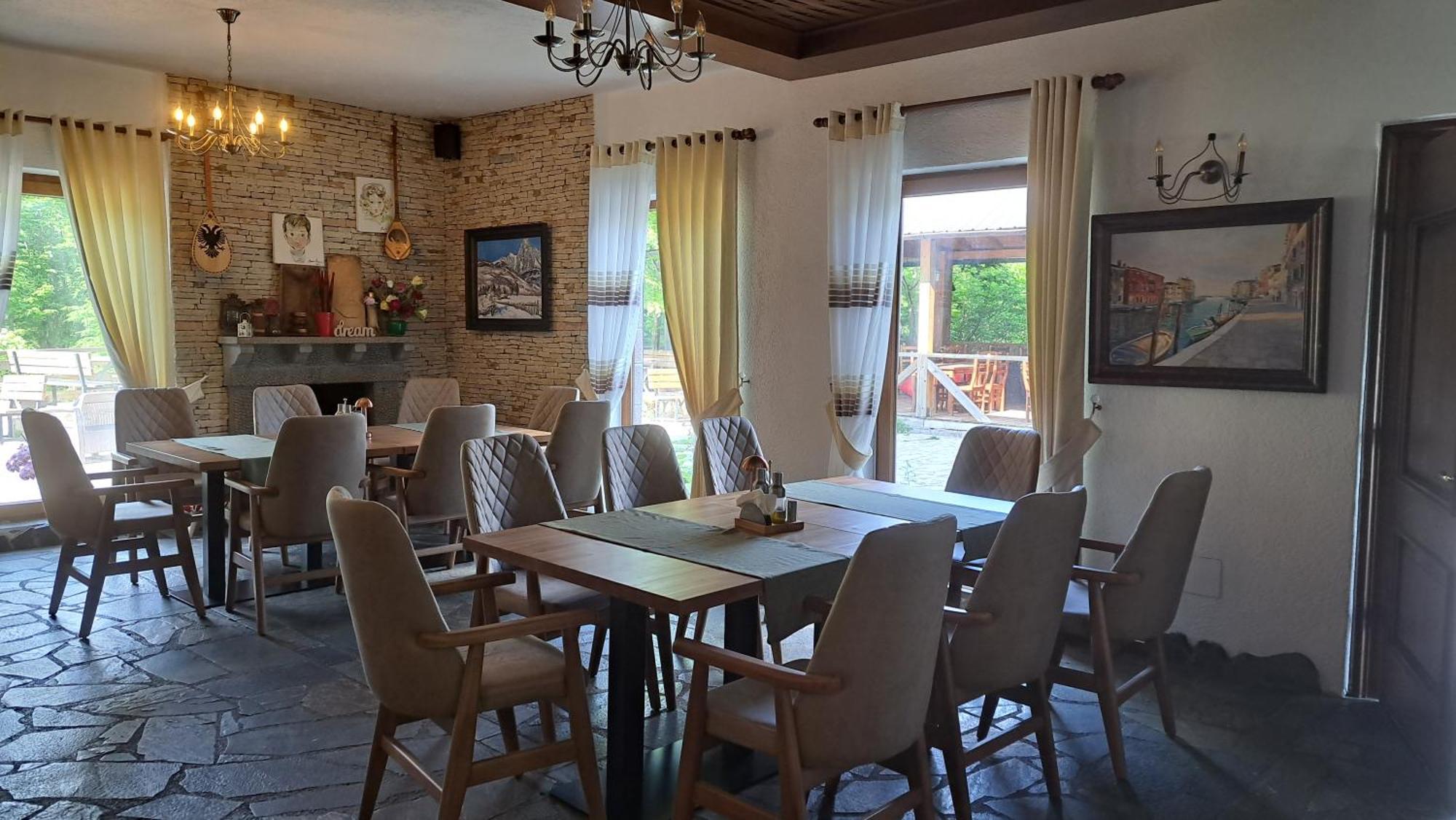 ולבונה Hotel Margjeka מראה חיצוני תמונה